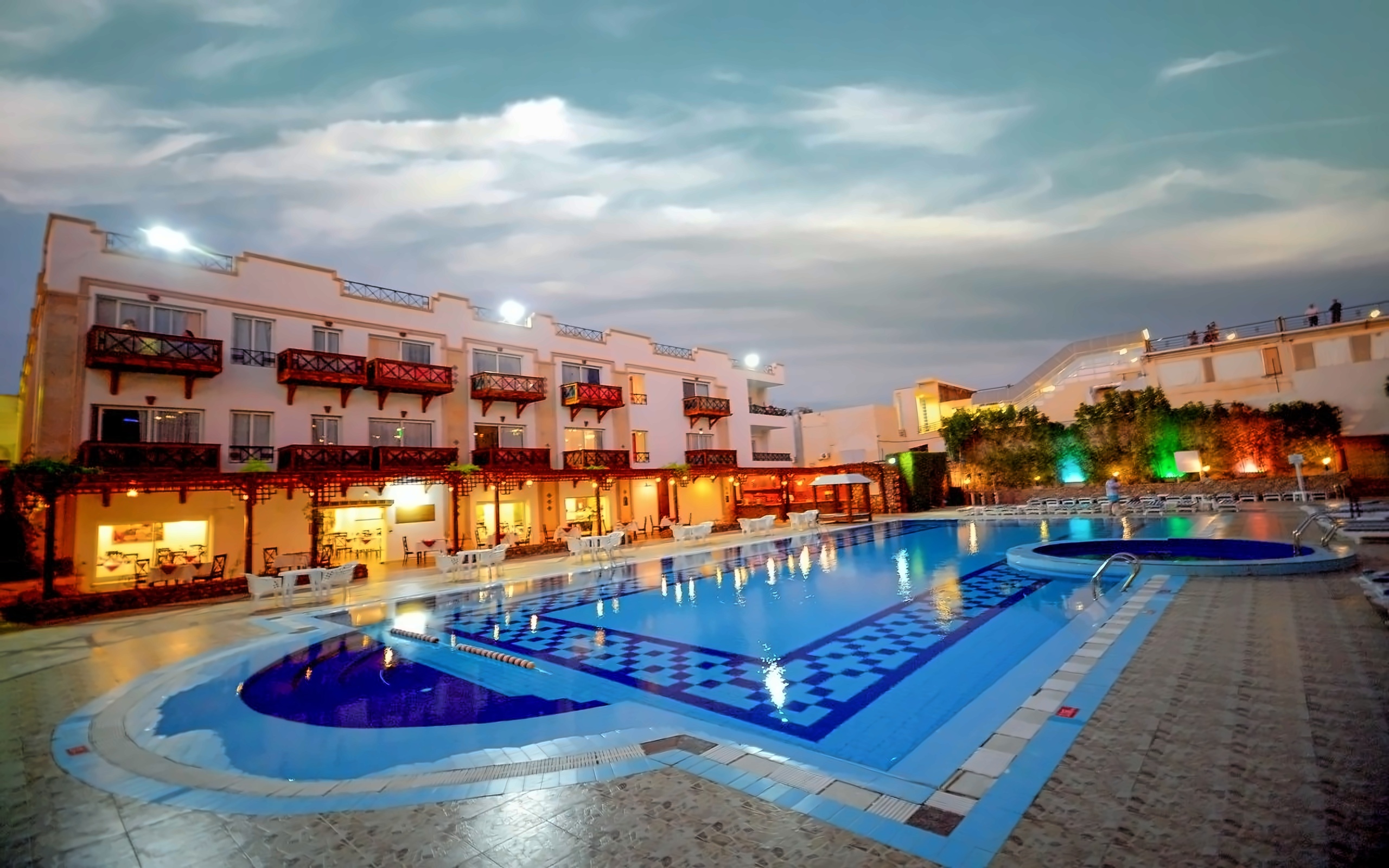 Falcon Naama Star 6
