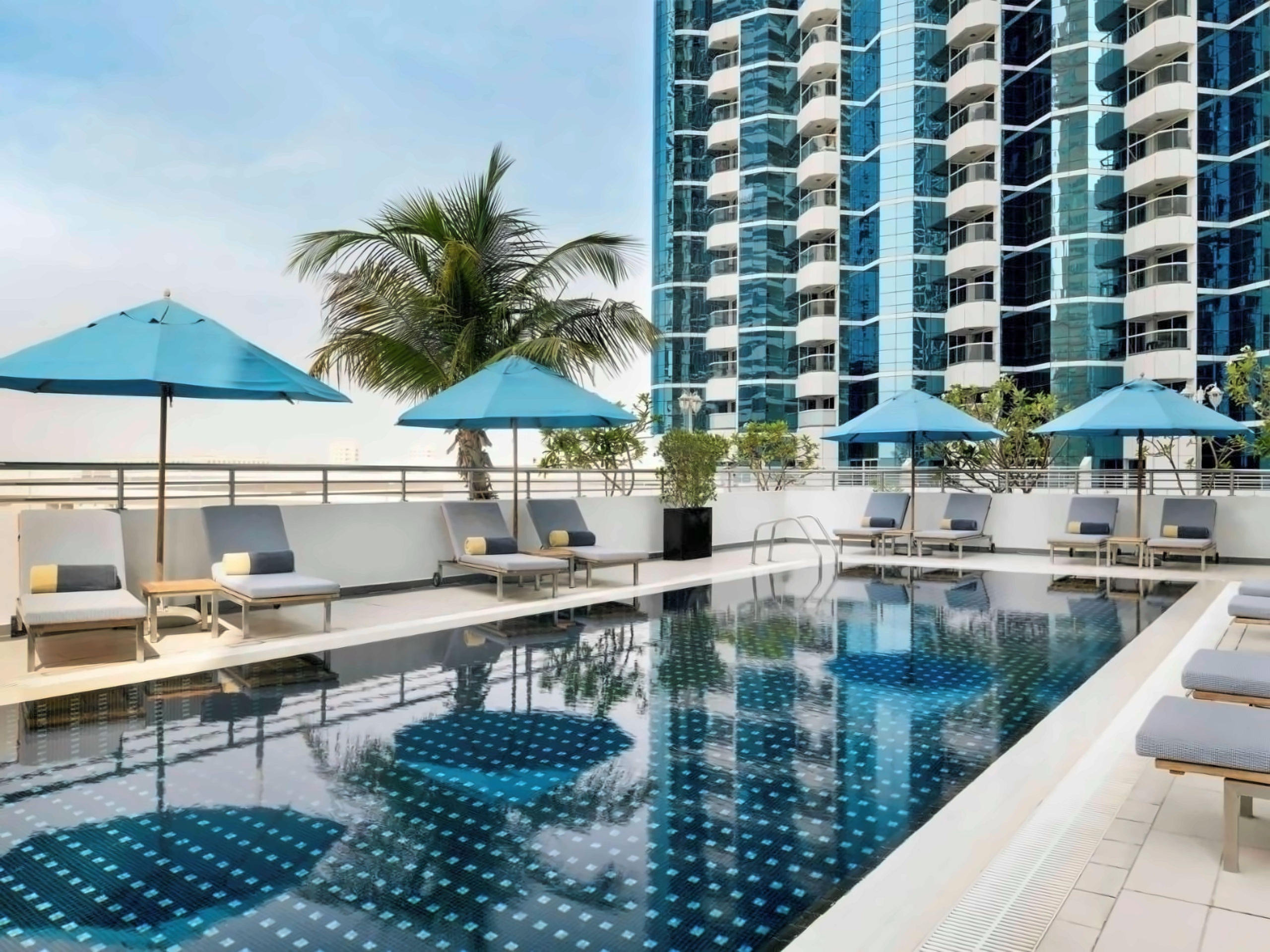 Movenpick Hotel Jumeirah Lakes Towers 3