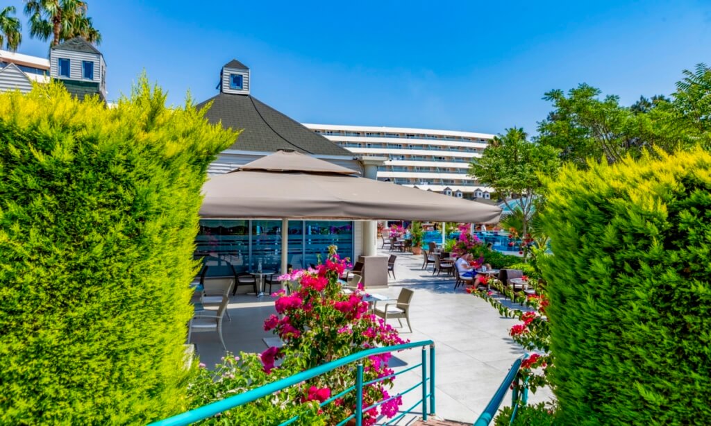 The Grand Blue Sky Hotel 6