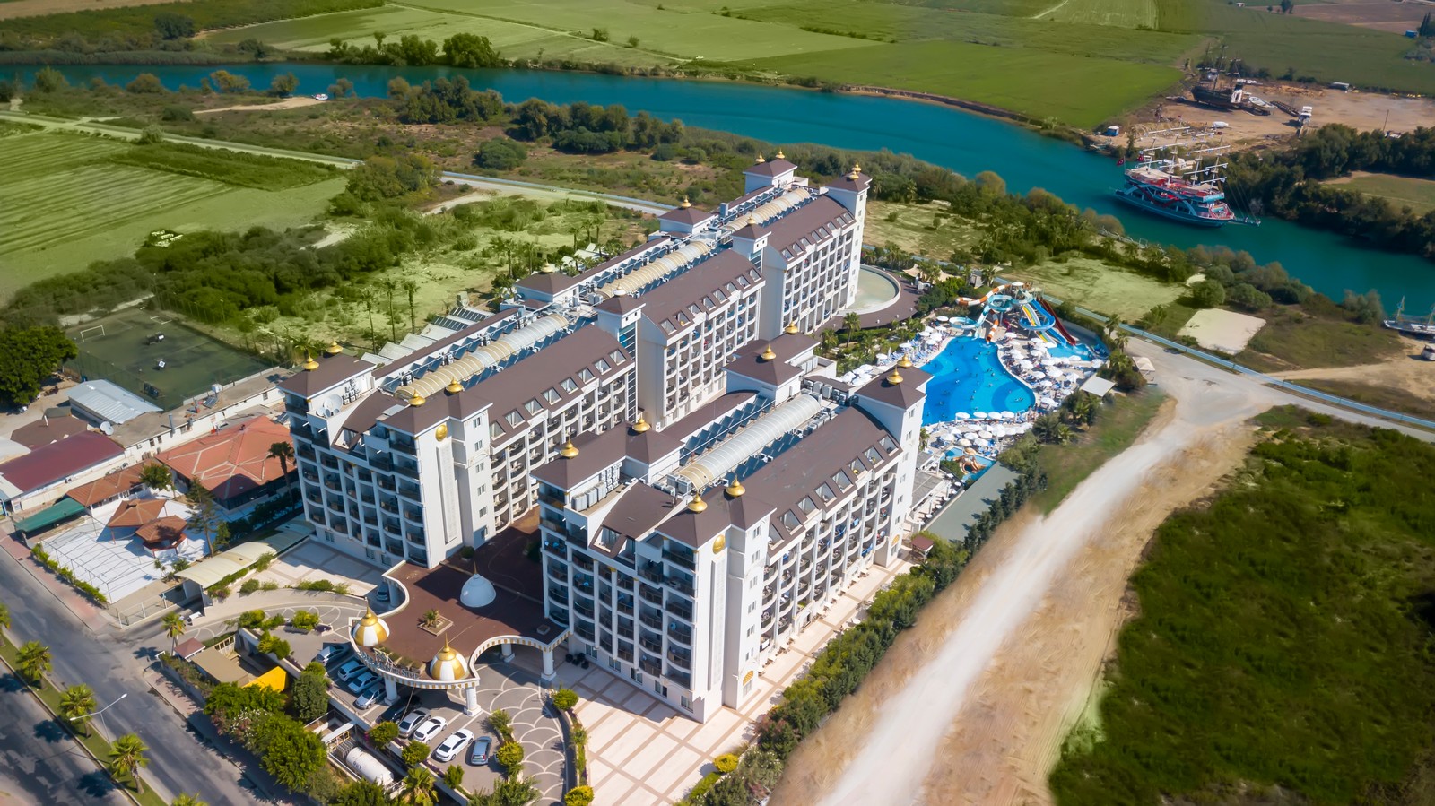 Lake River Side Hotel 2