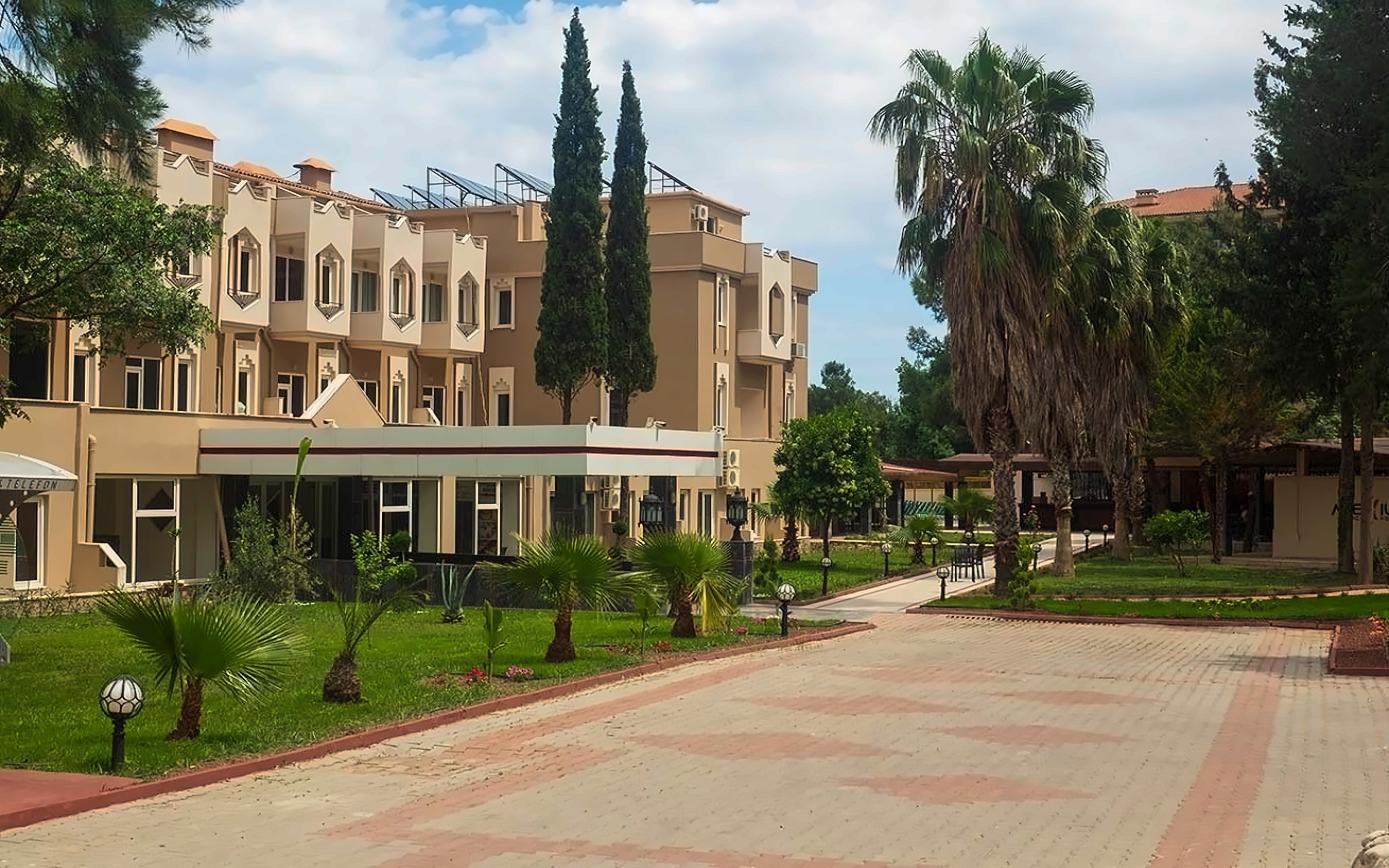 Alexius Beach Hotel 3
