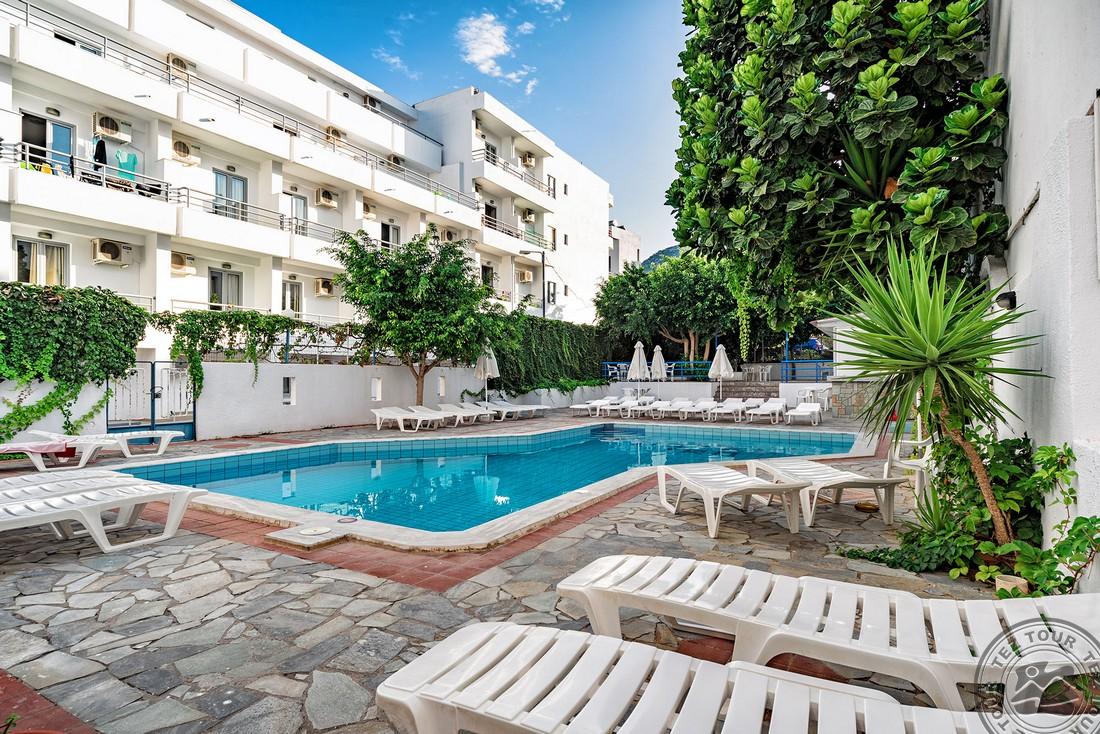 Iro Hotel 4
