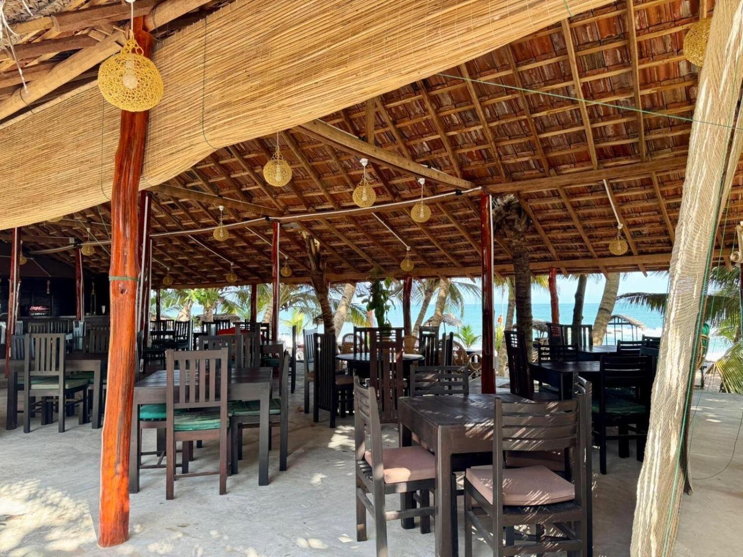 IN Lanka Hotel and Restaurant 4
