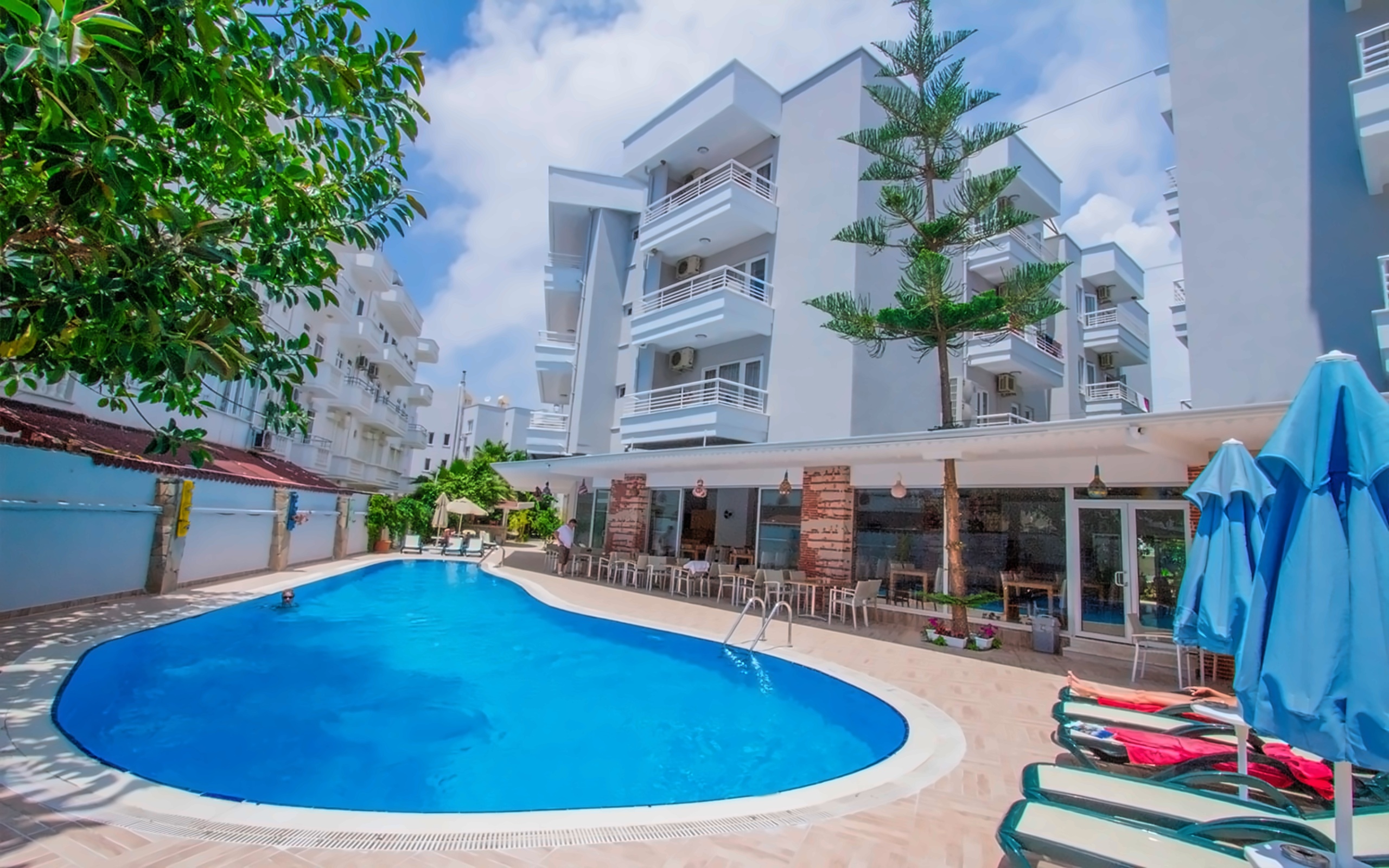 Blue Wave Hotel 5
