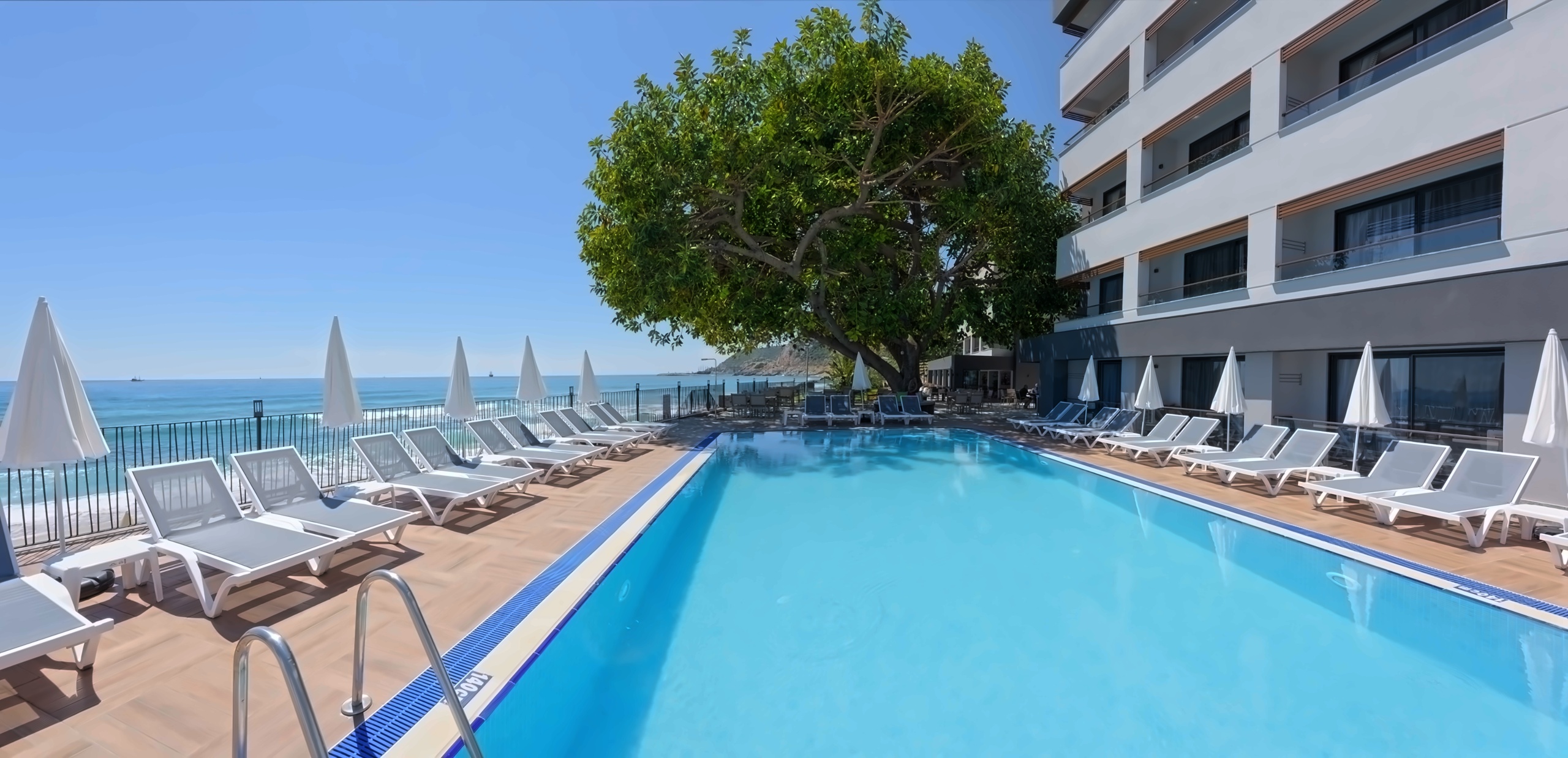 Floria Beach 3
