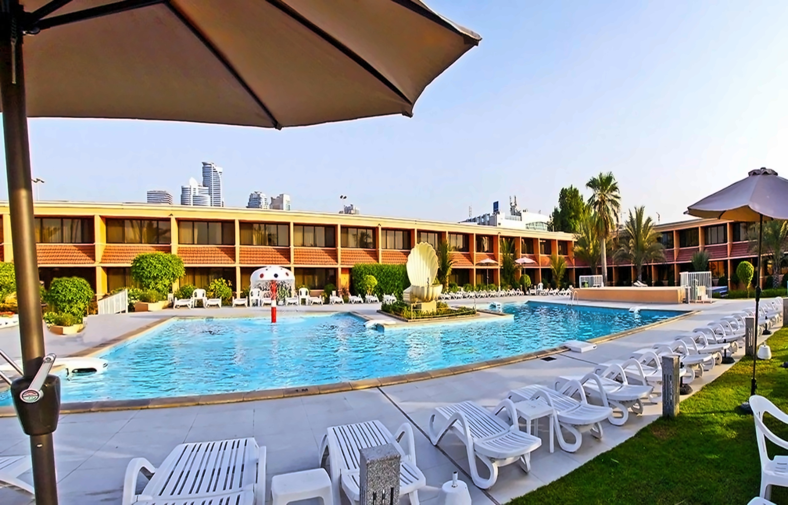 Lou'Lou A Beach Resort 2