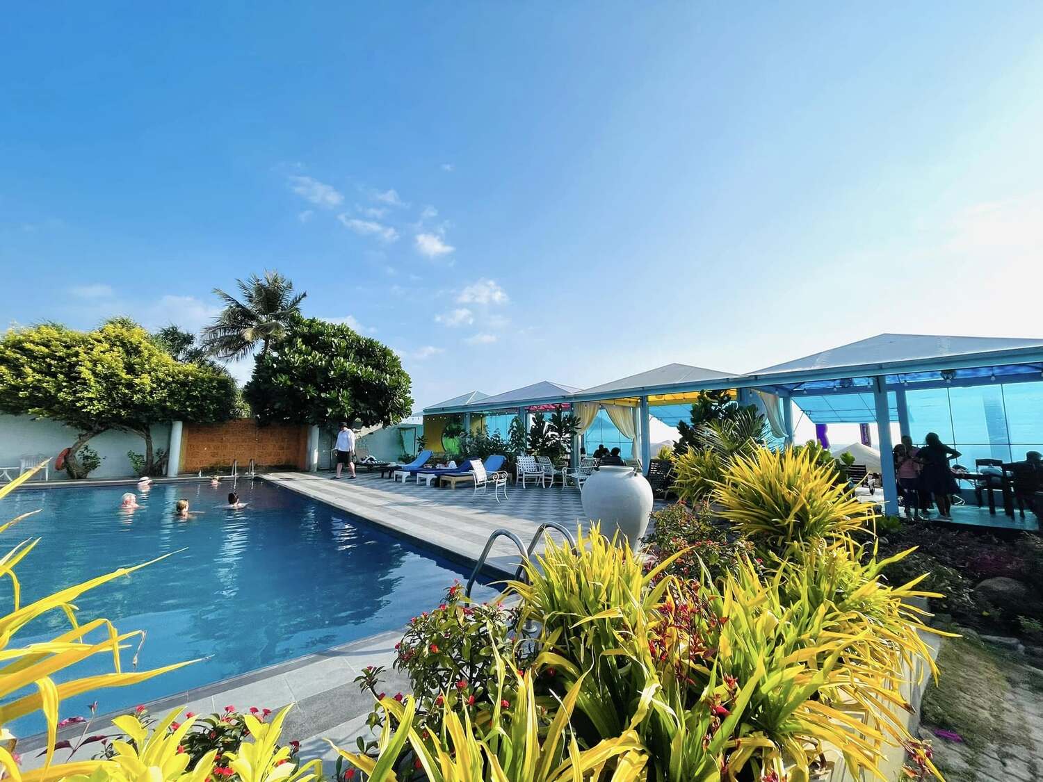 Sea Breeze Hotel 4