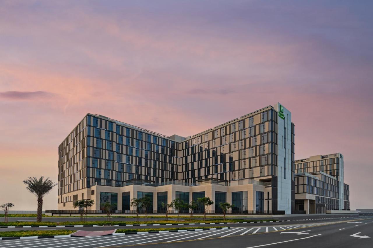 Holiday Inn Dubai Al Maktoum Airport 3