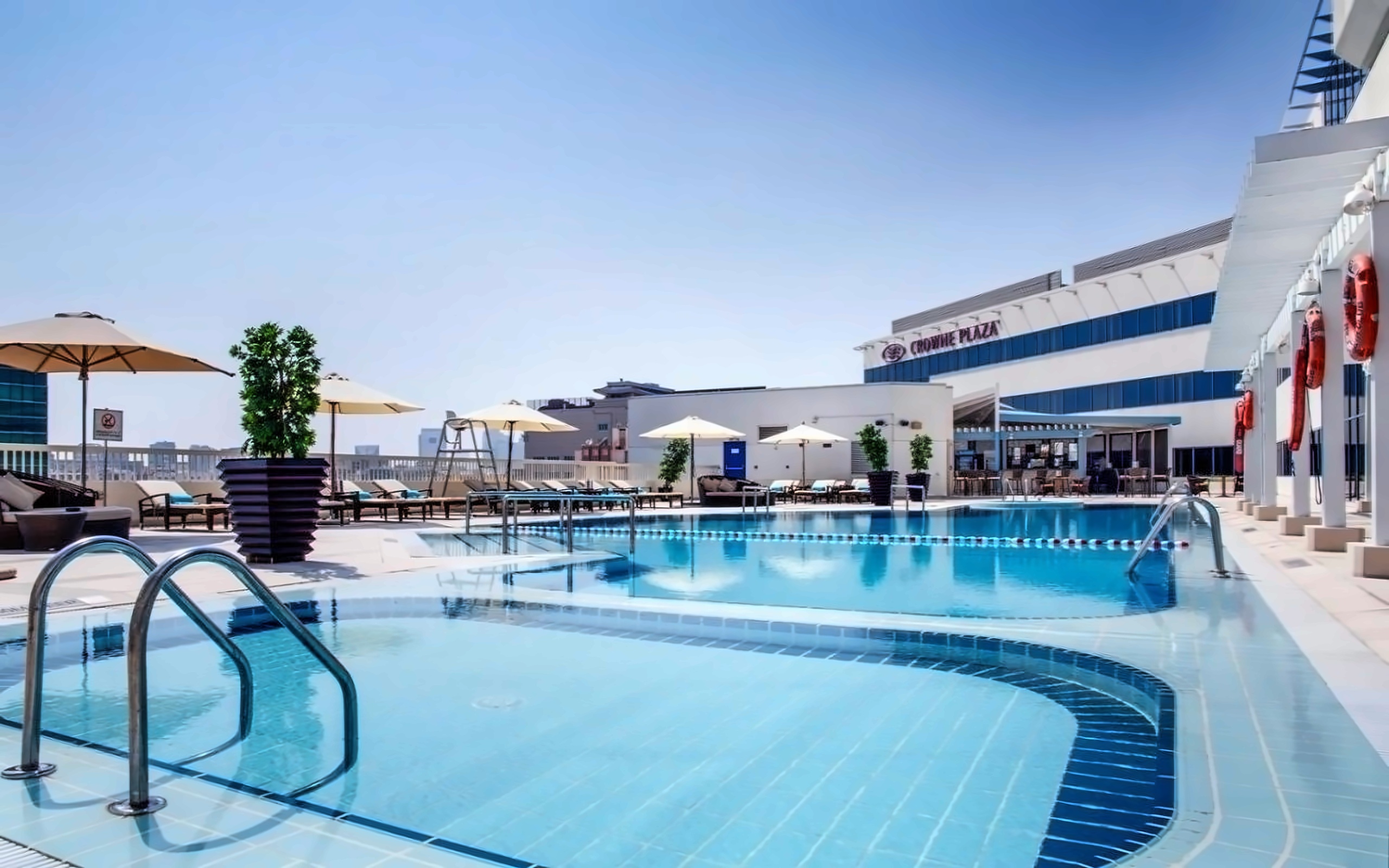 Crowne Plaza Dubai Deira 4