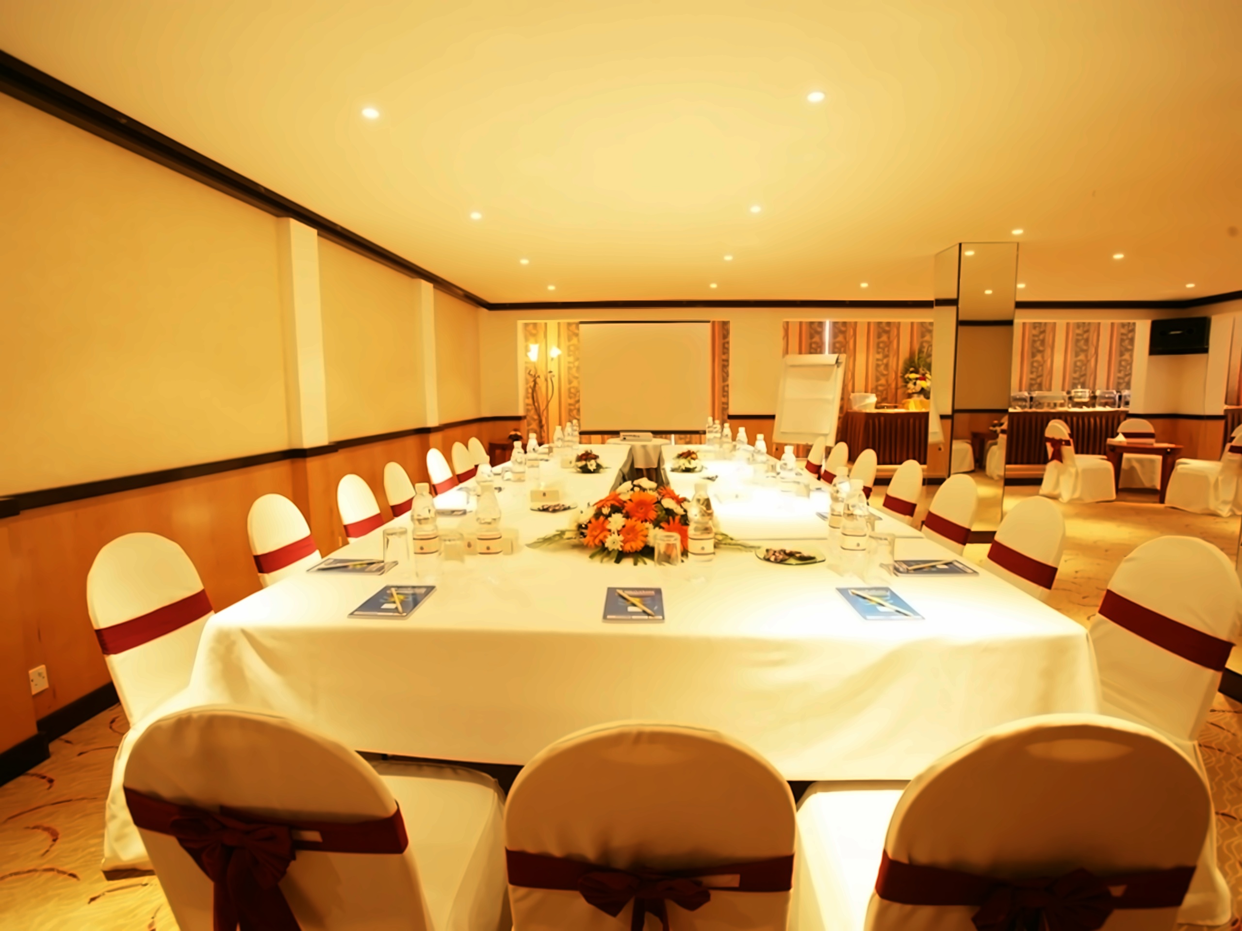 Savoy Suites Aparthotel 6