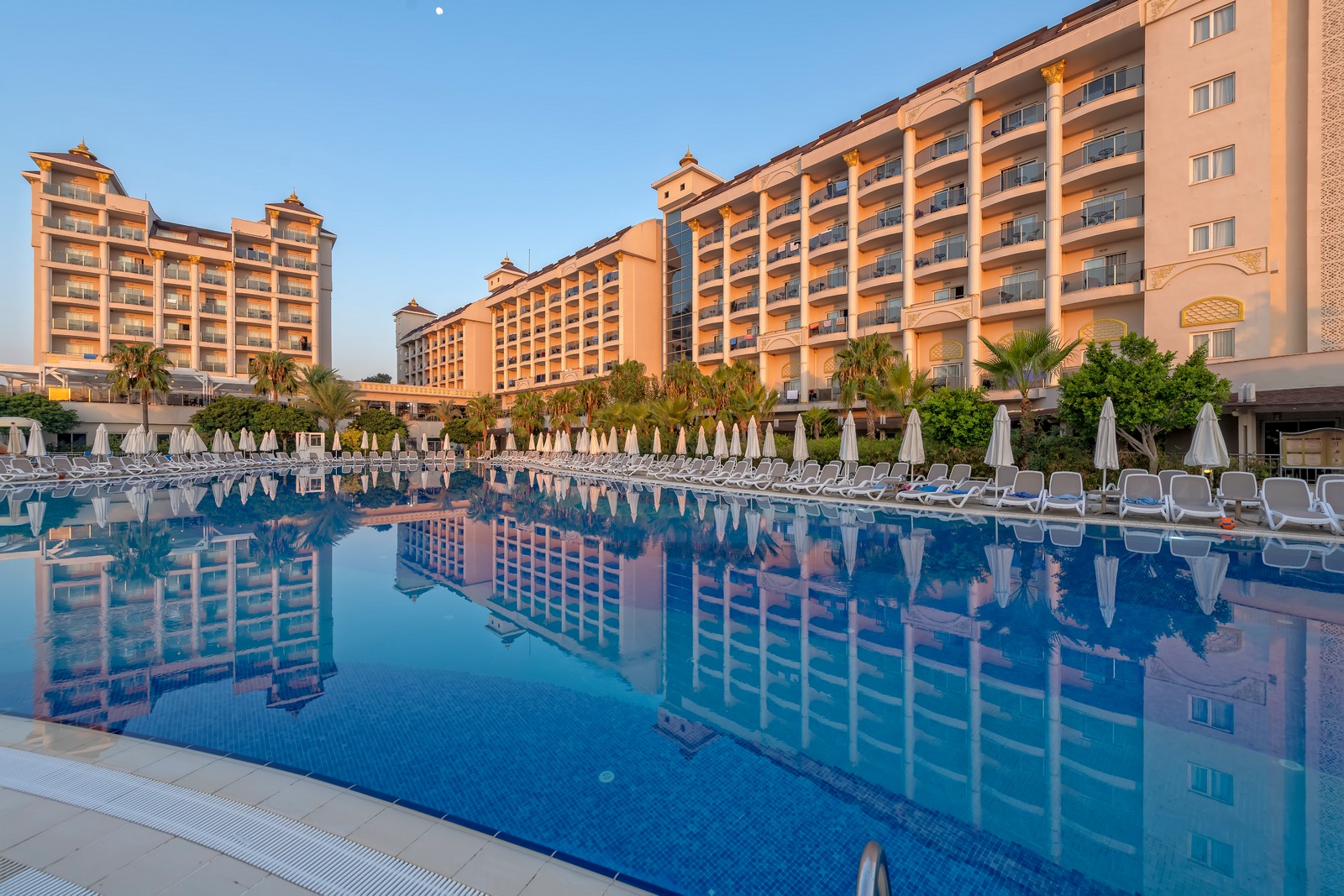 Lake River Side Hotel 3