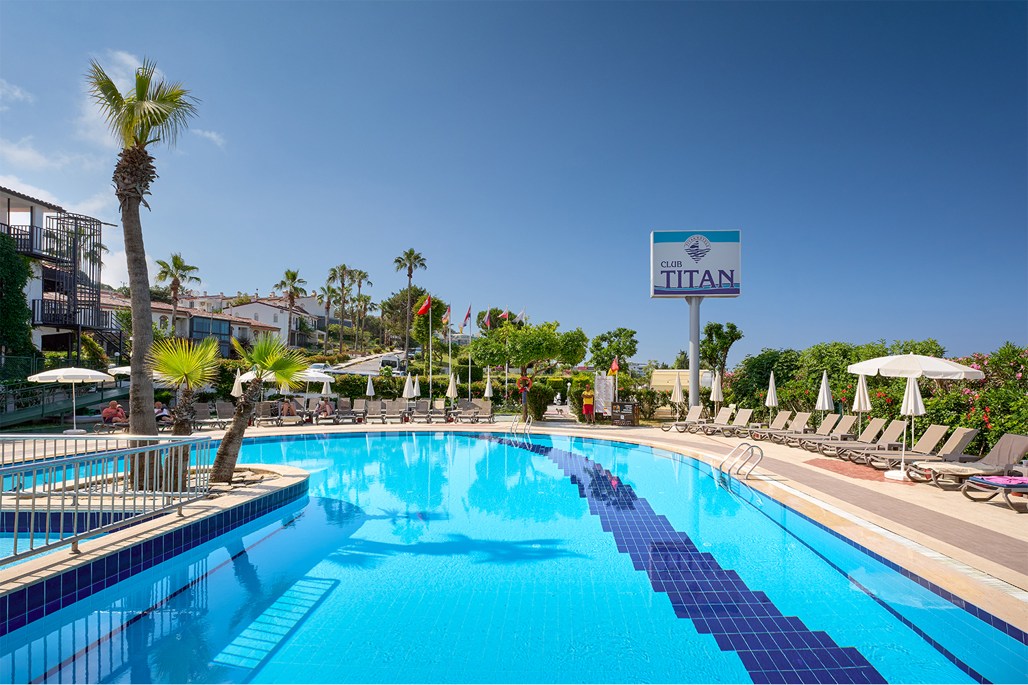 Club Titan Hotel 3