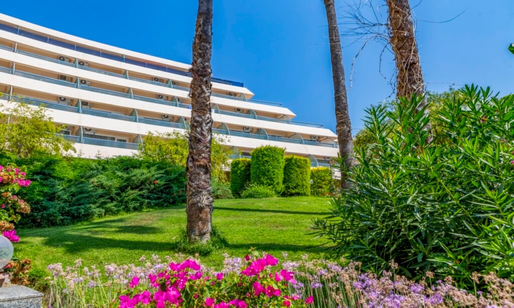 The Grand Blue Sky Hotel 3