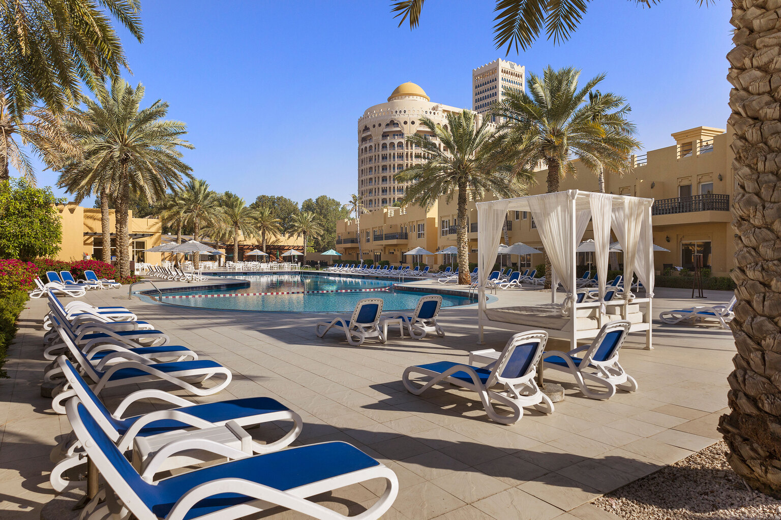 Al Hamra Village Hotel 4