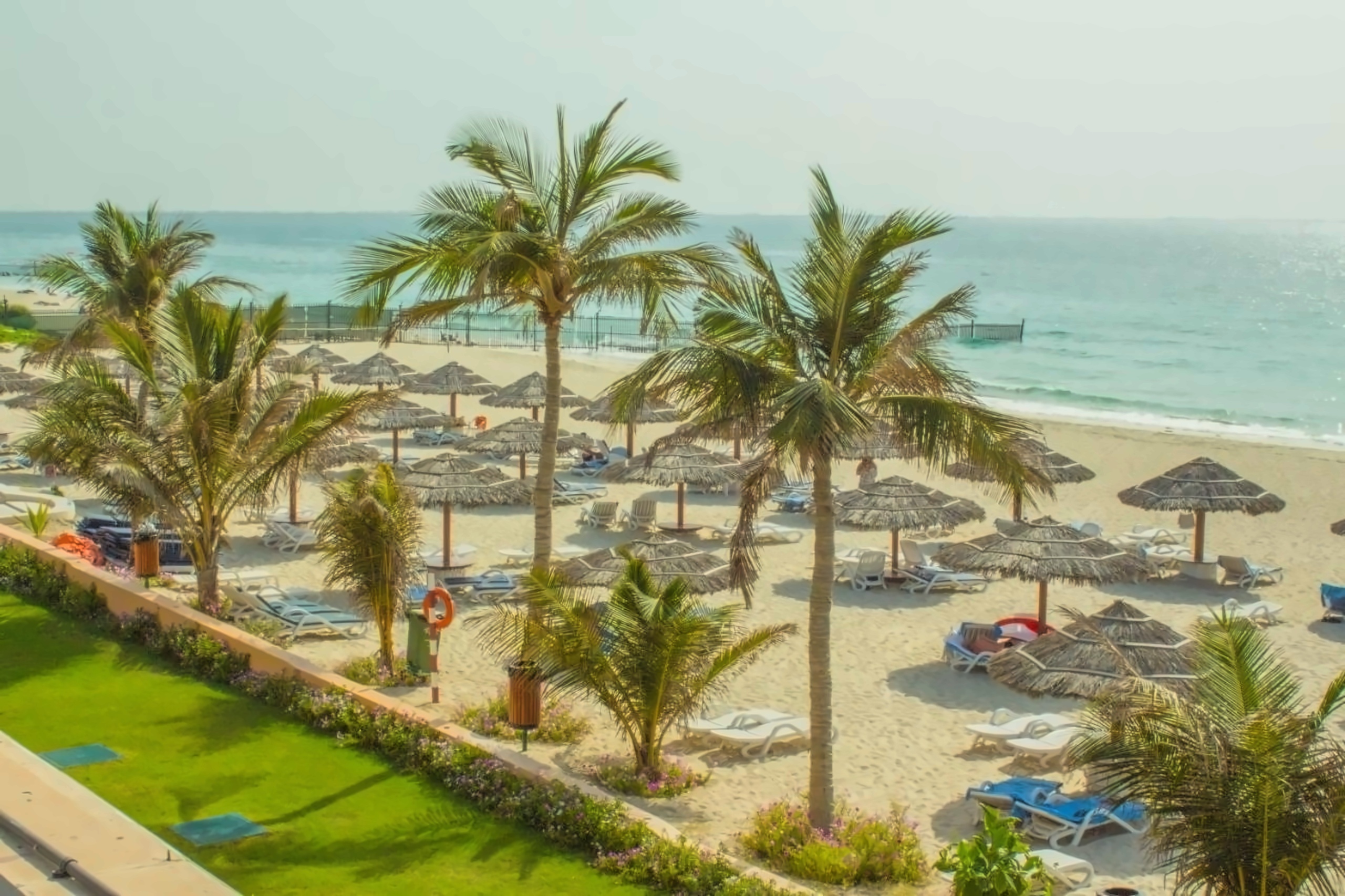 Lou'Lou A Beach Resort 4