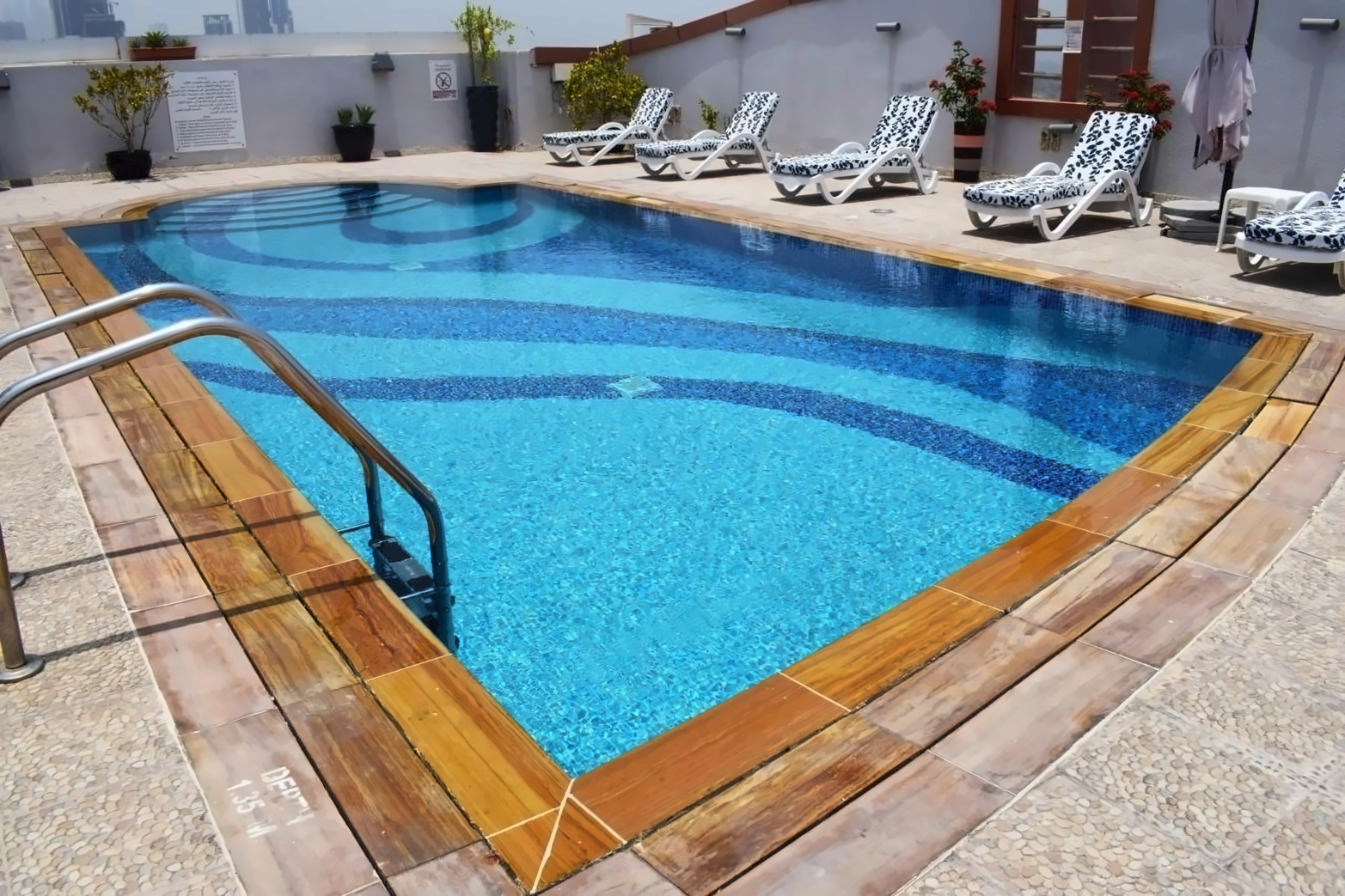 Signature Hotel Al Barsha 2