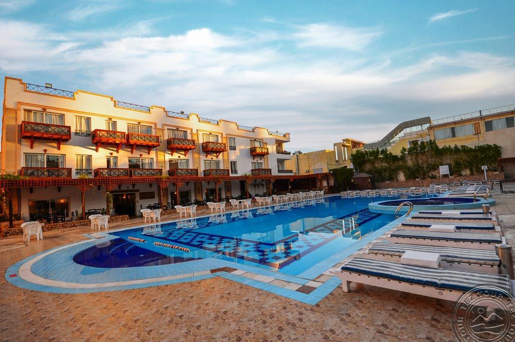 Falcon Naama Star 6