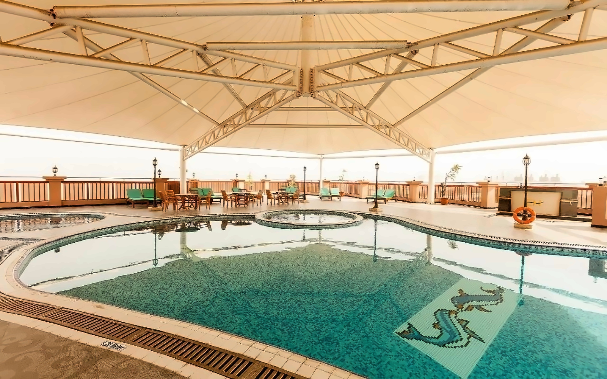 Red Castle Hotel Sharjah 4
