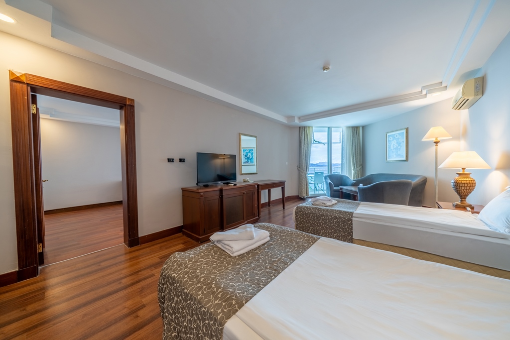 Hotel Family Room 2