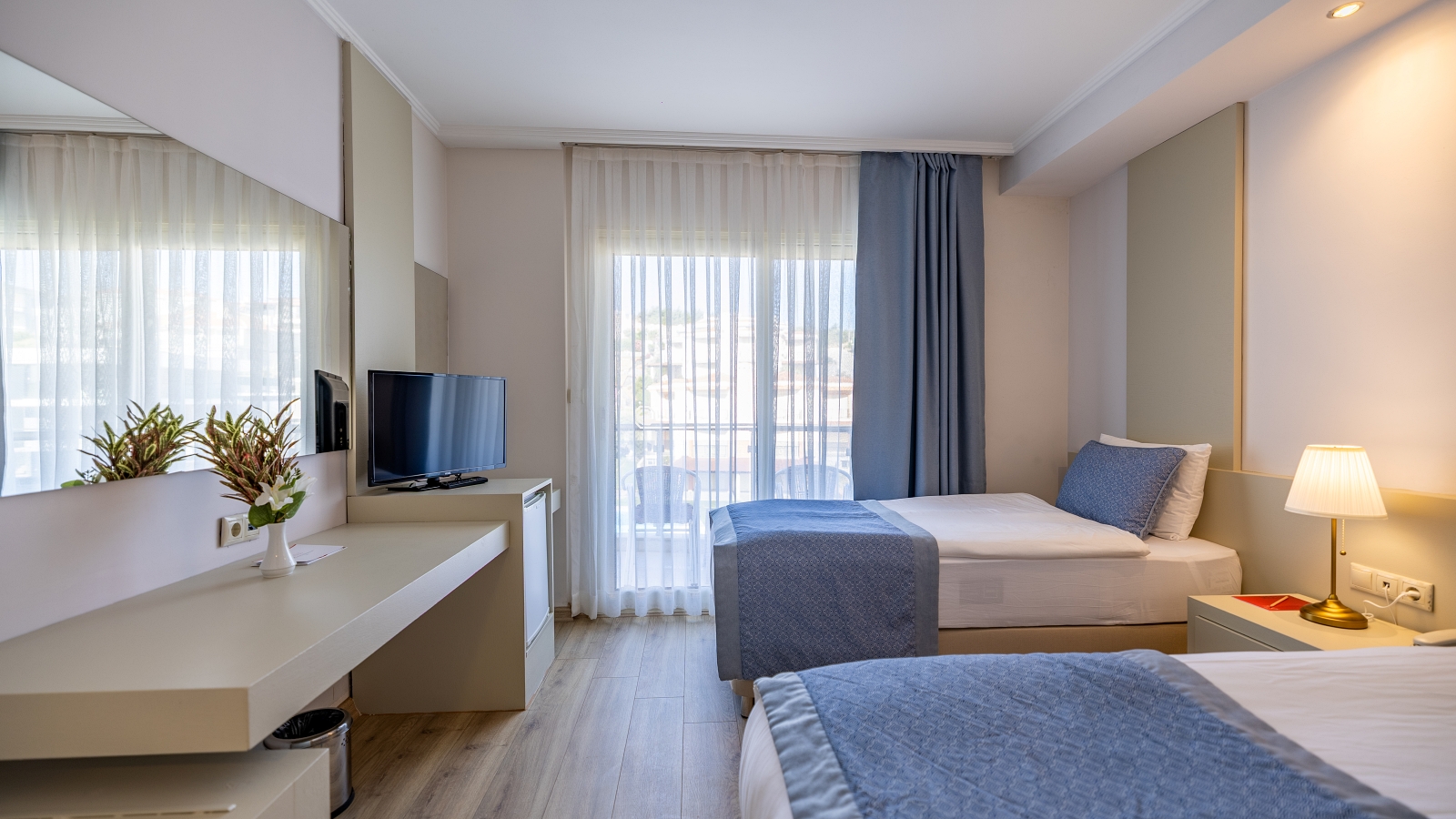 Superior Room Landview With Balcony 4