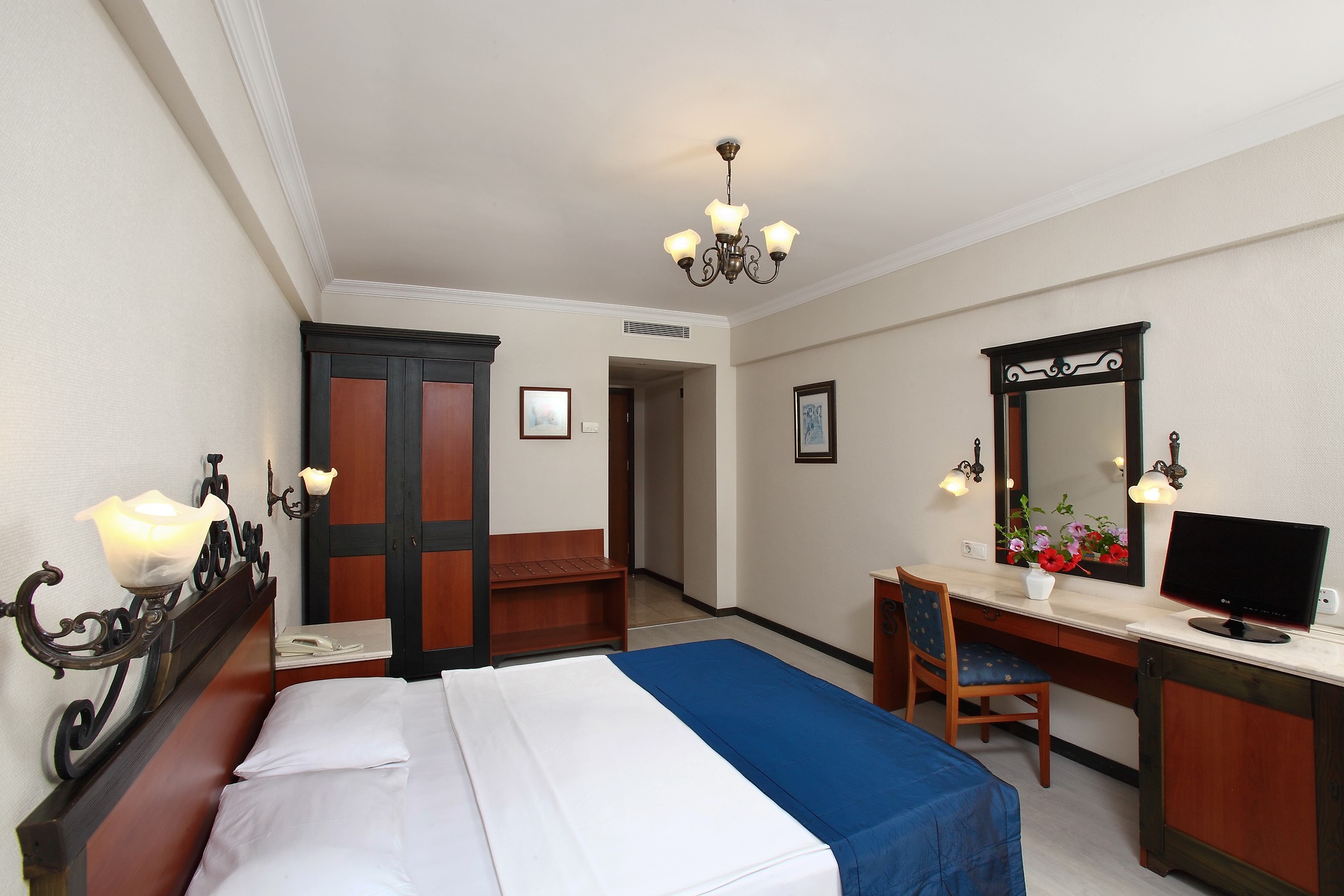 Family Room Seaview 2