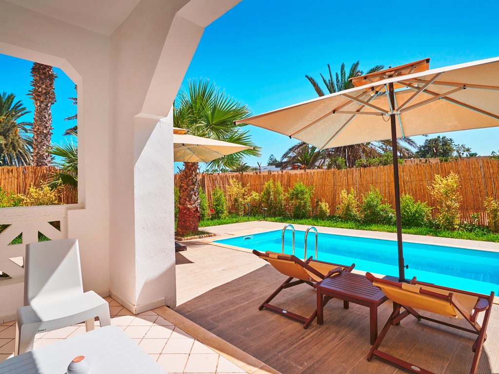 Swim Up Room 2