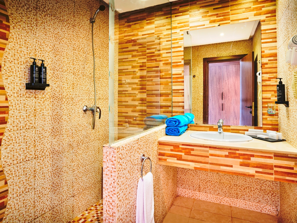 Swim Up Room 4