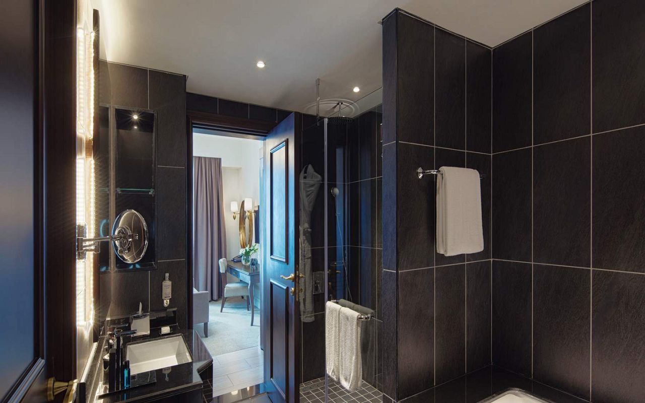 Deluxe Suite 3