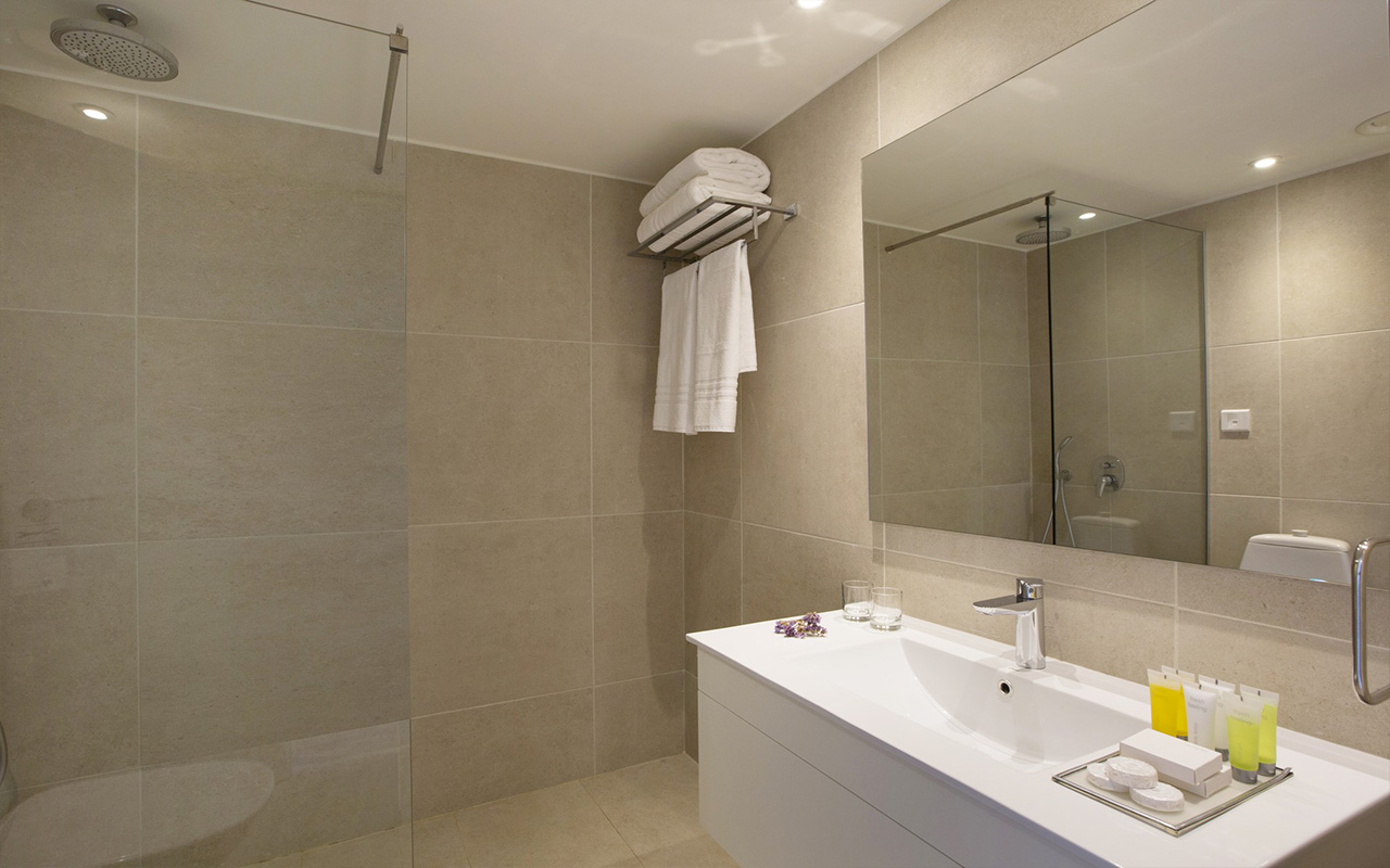 Deluxe Twin Room Sea View 3