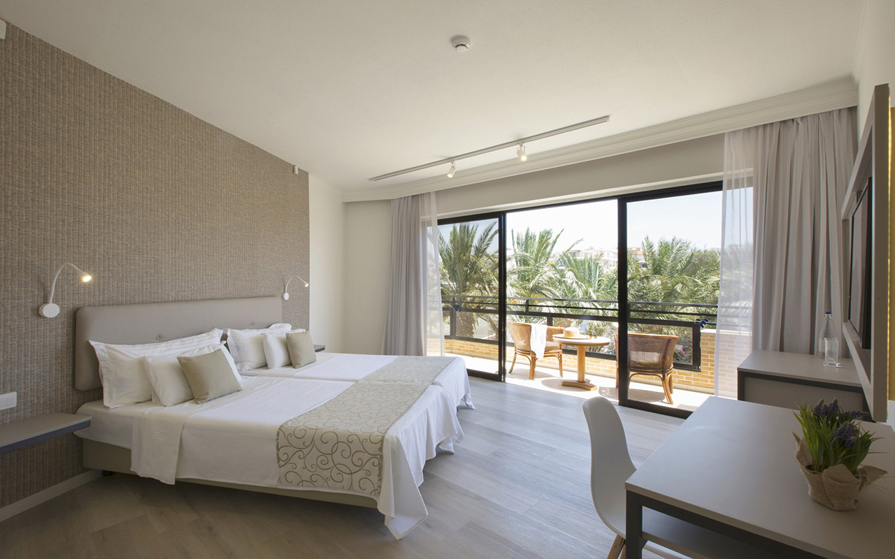 Deluxe Twin Room Sea View 1
