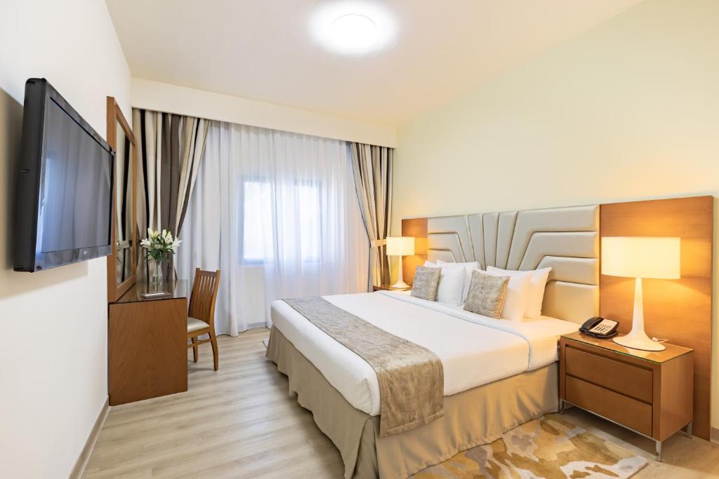 2 Bedroom Premiere Apartment 4