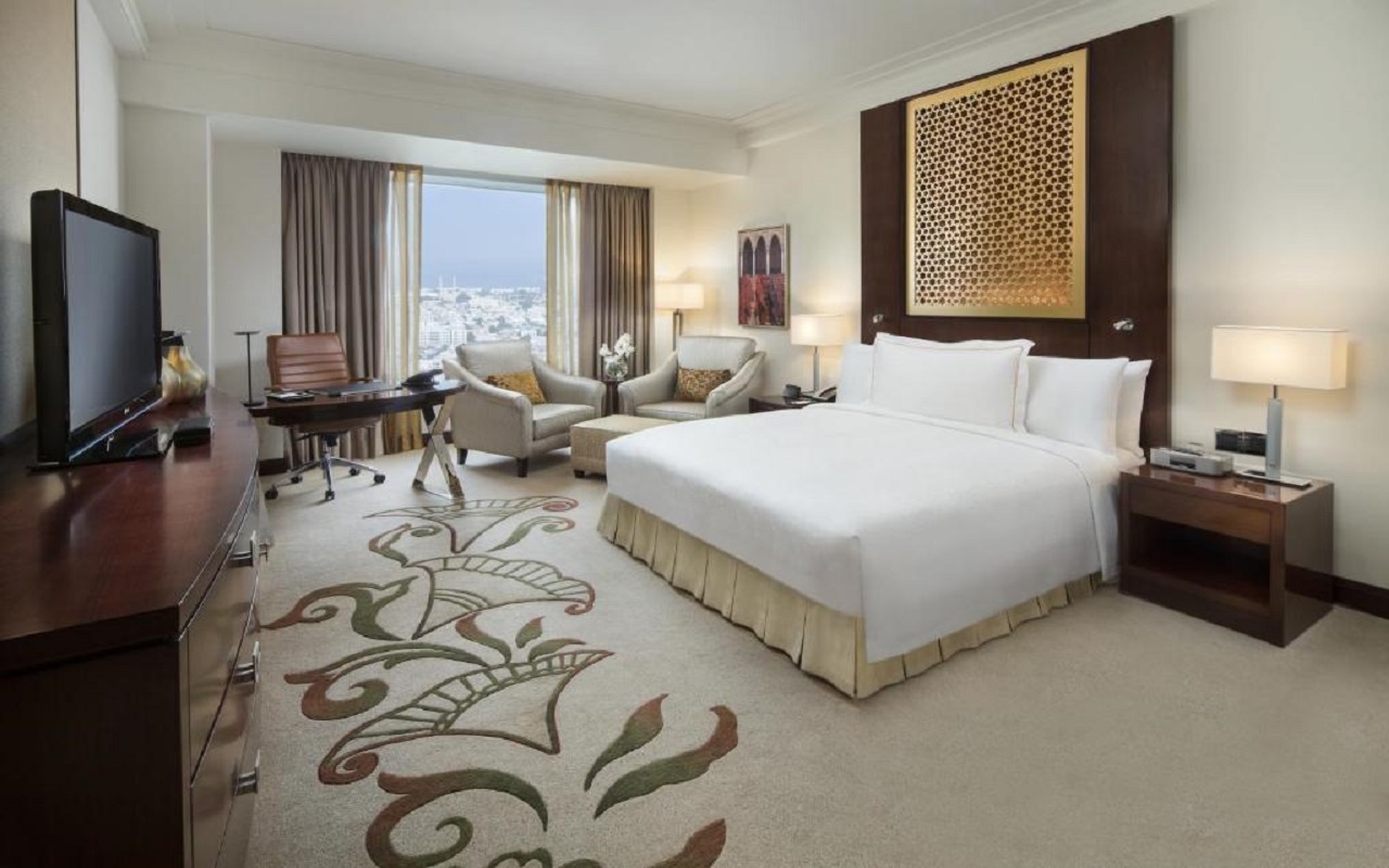 Deluxe Corner Room 2