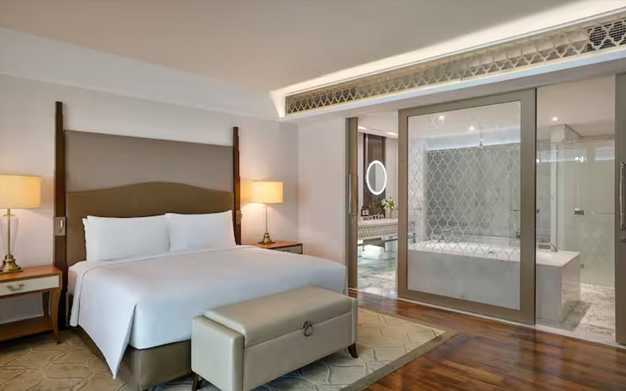 Deluxe Suite 4