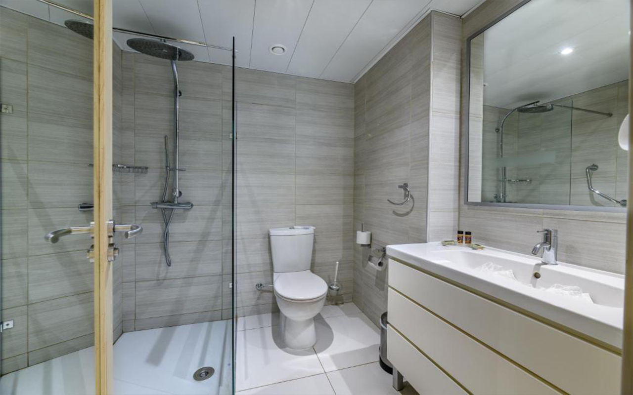 Twin Room Inland View 3