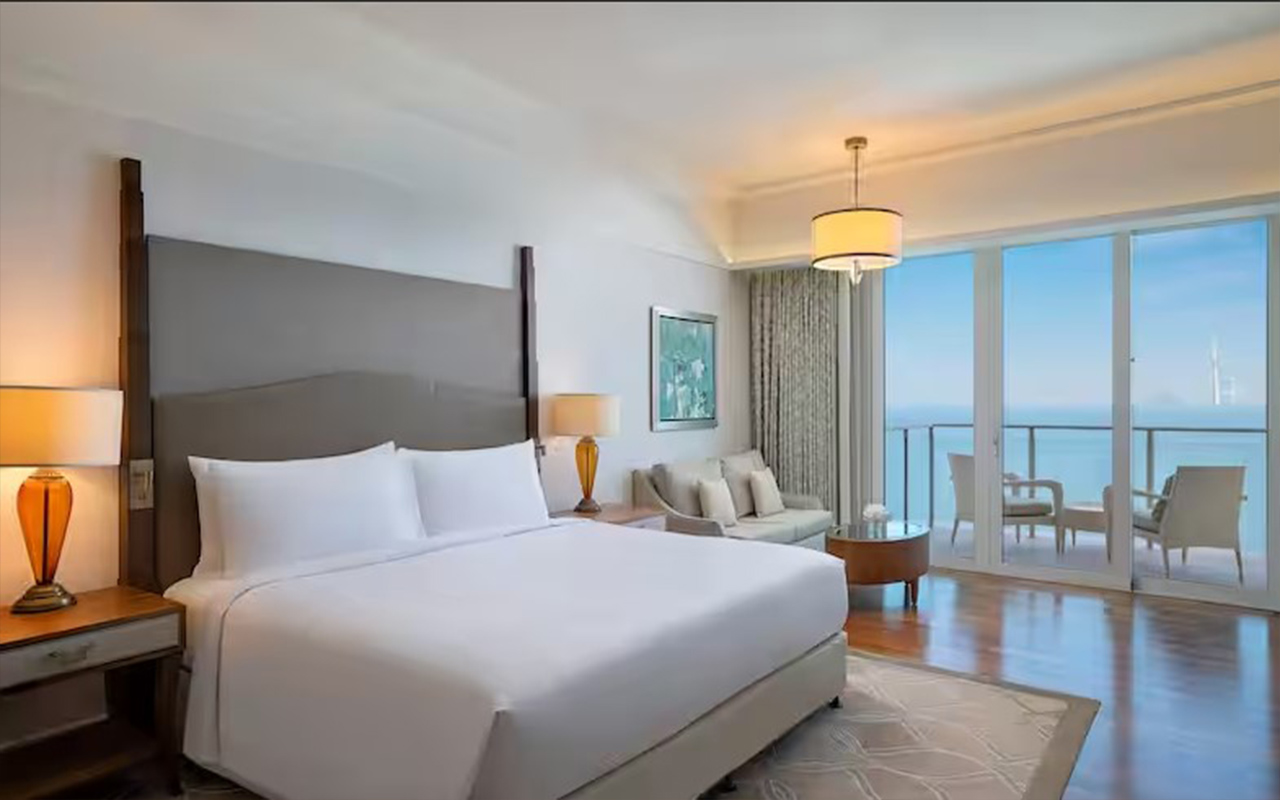 Pearl Club Sea View Queen Room 1