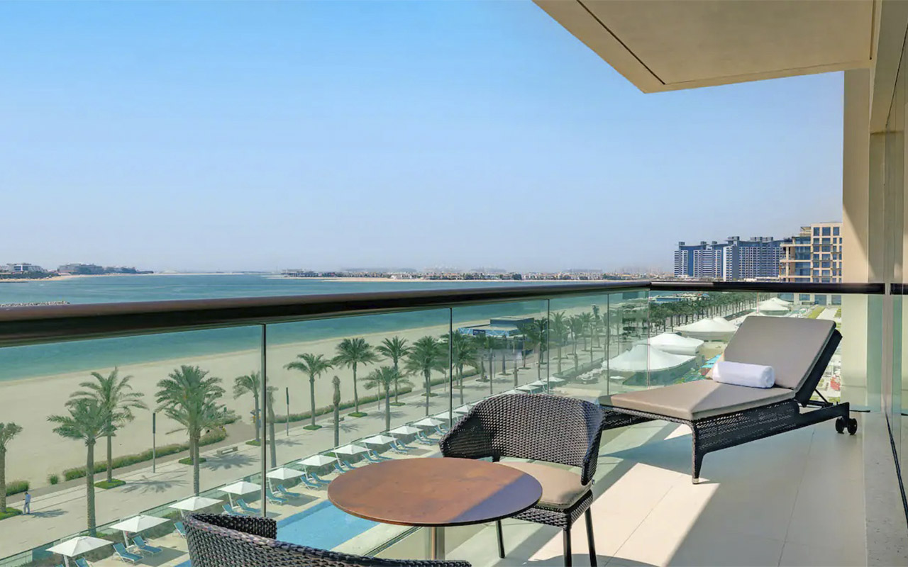 1 Bedroom King Suite with Sea View 3