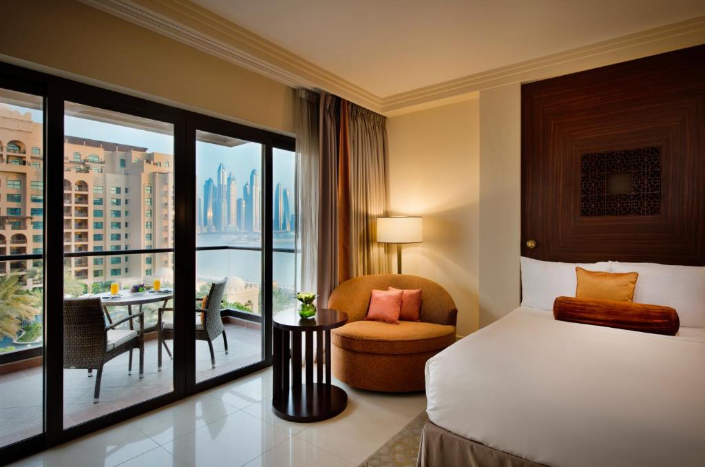 Grand Family Heritage City View Room 2