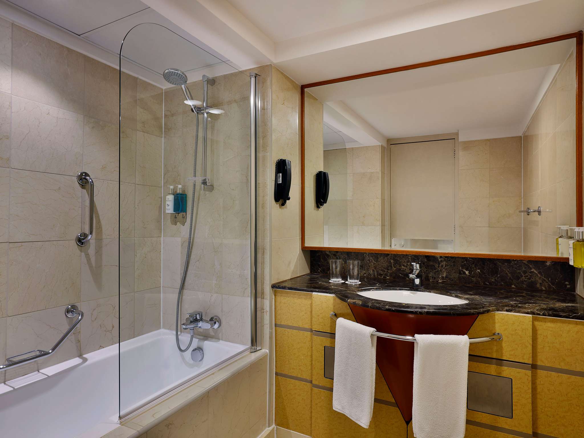 Signature Room 1