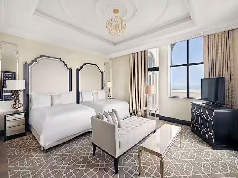 Royal Suite with Sea View 3