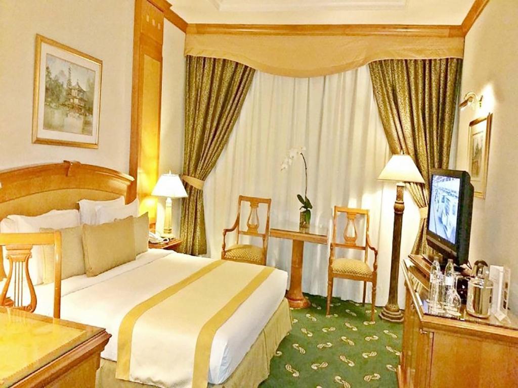Deluxe Room 2