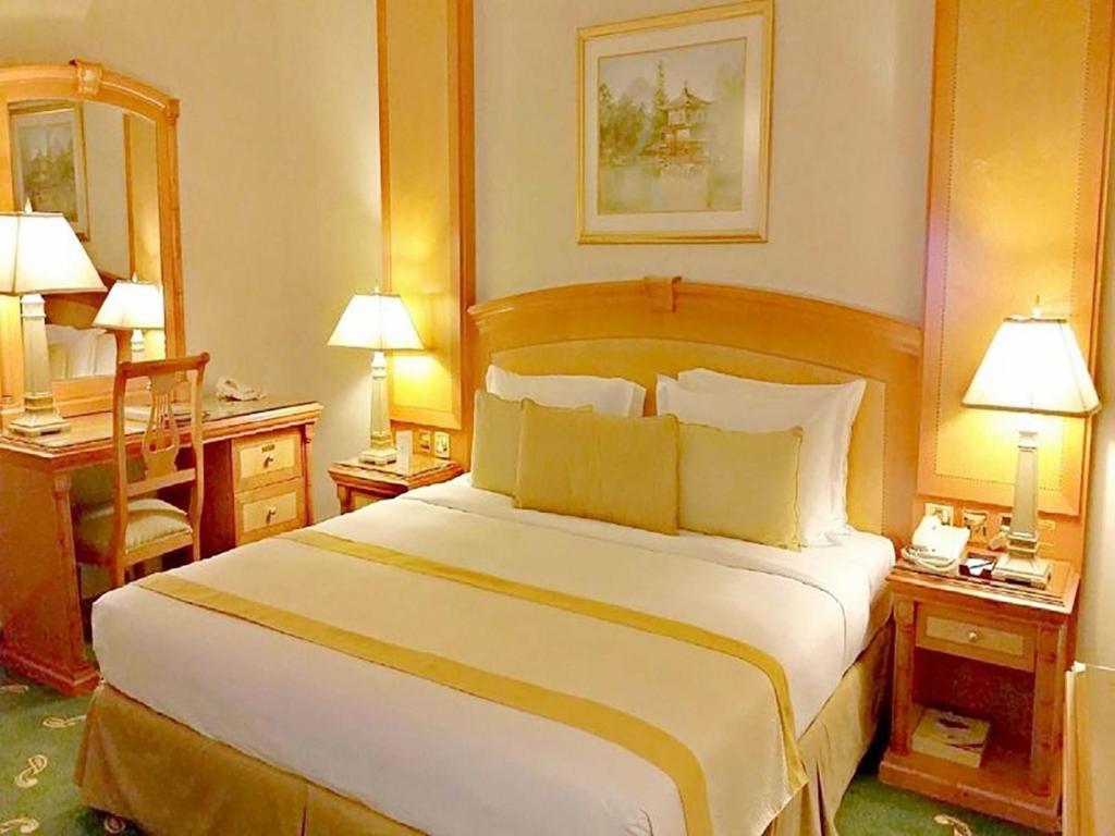 Deluxe Room 1
